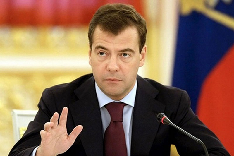Медведев внес в ГД законопроекты по борьбе с финпирамидами

