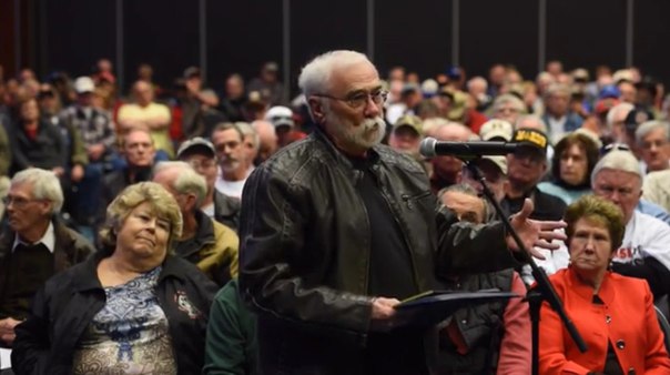 В Канзасе начались митинги обманутых пенсионеров
