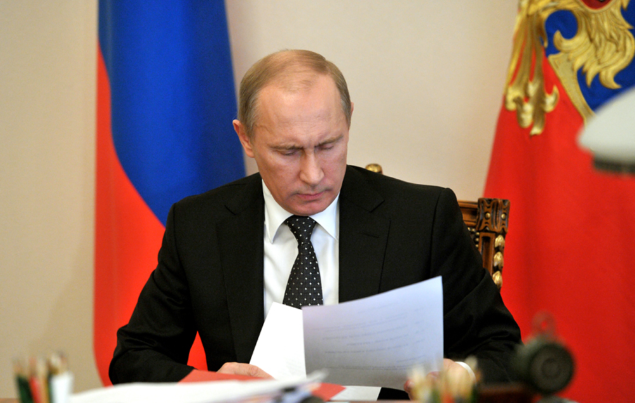 Путин запретил служащим владеть зарубежными активами
