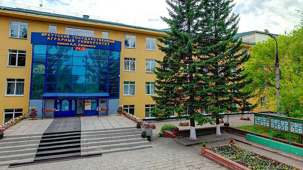 Рособрнадзор запретил набор студентов в три государственных вуза
