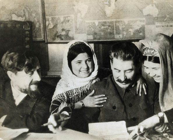 Сталинская борьба с «русским шовинизмом» во имя Германороссии
