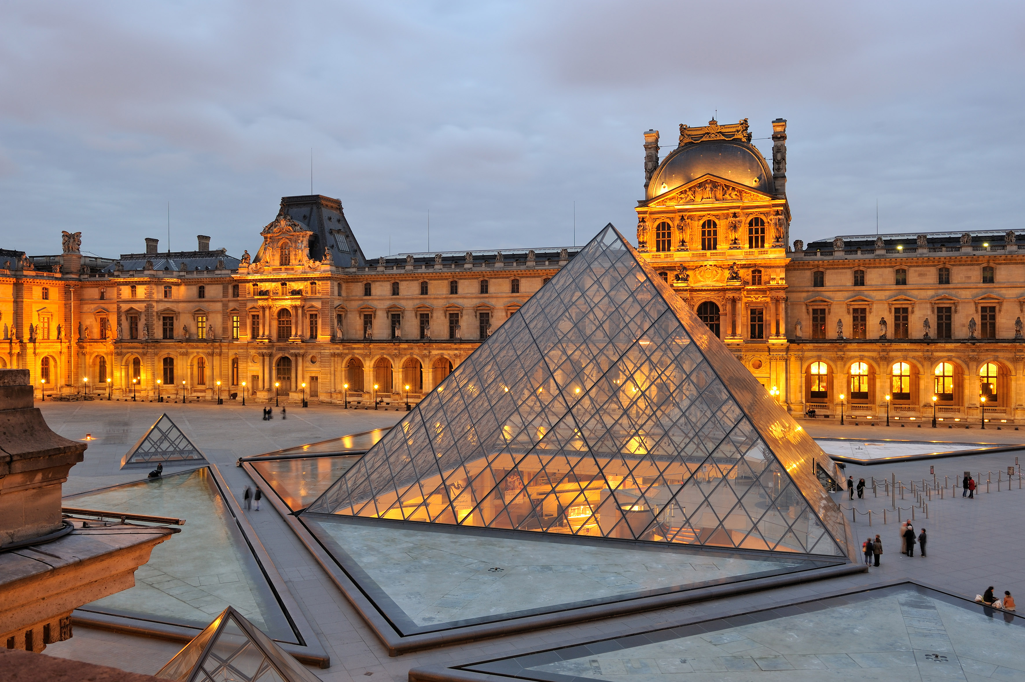 8 ноября 1793 г. впервые были открыты двери музея Лувр

